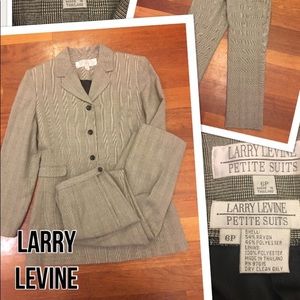 2 pc Larry Levine Petite suit. Size 6p. EUC.